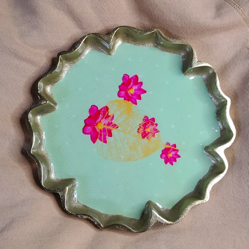 NEW-  Floral Decorative Gold Tone Plate‎